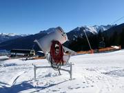 Sneeuwkanonnen in het skigebied Rangger Köpfl in Oberperfuss