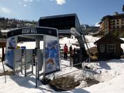 Assay Hill - 4-persoons vaste stoeltjeslift