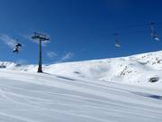 Brede piste met combilift Bacchus