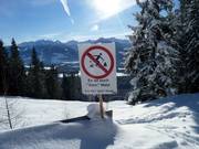 Door het bos skiën is verboden