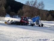 De pistebully in het skigebied Rinn