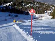 Piste-markering in het skigebied Monte Bondone