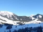 Uitzicht vanaf de Rastkopf op de Thaneller en de Almkopf met de Hochalm