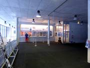 Verzorgde kassa bij het dalstation