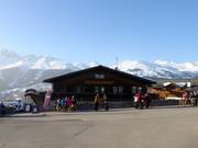 Jeranti's Restaurant, Hotel en Bar