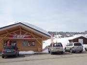 Bijkantoor van de ESF Les Saisies bij de parkeerplaats Carrets