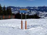 Pistebordjes in het skigebied Bolsterlang