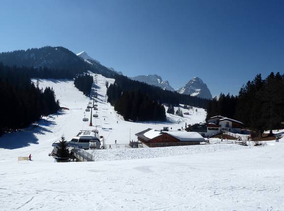 Garmisch-Classic ligt aan de voet van de Alpspitze