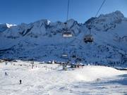 Een typische 4-persoons stoeltjeslift in het skigebied