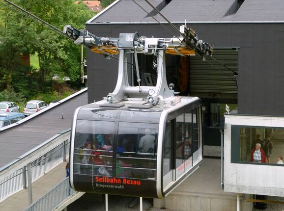 Sonderdachbahn - 60-persoons Funifor - windvaste cabinelift met brede kabelgeleiding