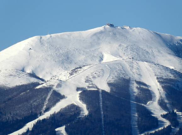 Uitzicht op de pistes op de top van Bjelašnica