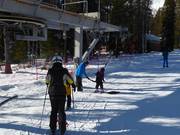 Hulp bij het instappen bij de sleeplift