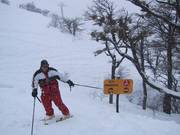 Kleine bordjes wijzen de weg