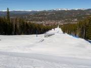 Overdekte transportband met kinderafdaling