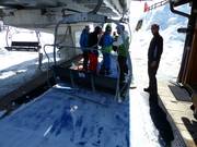 Ook bij de stoeltjeslift is men oplettend.