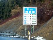 Informatie bij aankomst over de parkeersituatie bij het skigebied