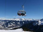 Rätikonbahn - 6-persoons hogesnelheidsstoeltjeslift (koppelbaar) met kap