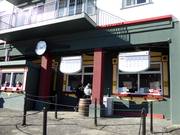 Verzorgde kassa bij het dalstation van de gondelbaan