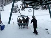 Hulp bij het instappen in de stoeltjeslift