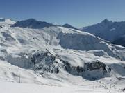 Skigebied boven het Bidmi-middenstation