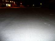 Voor het nachtskiën wordt alles nog eens geprepareerd.