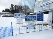 Informatie bij het instappunt van de vierpersoonsstoeltjeslift