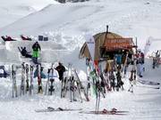 Rifugio Fredarola midden in het skigebied bij Belvedere
