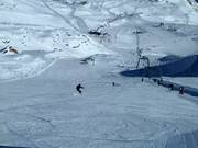 Bij de Maurergletsjerlift gaat het sportief steil naar beneden.