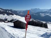 Piste-markering met nummer en naam