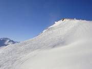 Diepe sneeuwhellingen bij de Schindlergrat