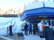 Het personeel is altijd aanwezig bij de instap.