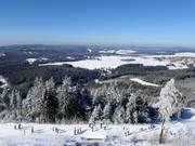 Uitzicht vanaf de berg Plešivec/Pleßberg (1.028 m)