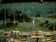 Restaurant Sezzam met uitzicht op de pistes