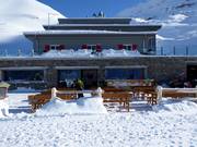 Gäda-Bar en zonneterras bij de Jochpass