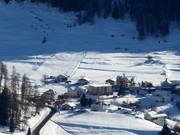 Uitzicht op de oefenhelling in Tarasp