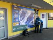 Informatiebord bij het dalstation