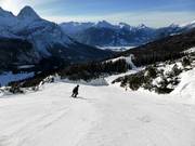 Uitzicht vanaf de piste Panorama bij de Issentalkopf op de Tiroler Zugspitz Arena