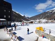 Vanaf de parkeerplaats naar de oefenweide