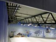 Sneeuwkanon aan het plafond van de Jever Fun Skihalle
