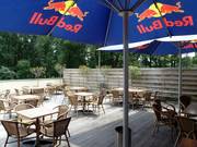 Bij mooi weer nodigt het zonneterras uit