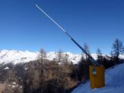 Sneeuwlansen in het skigebied