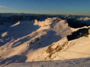 Uitzicht op de vroege ochtend vanaf de top over het Platt en de Schneefernerkopf richting het Zuiden