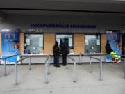 Verzorgde kassa's bij het dalstation