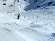 Buckelpiste bij het bergstation van de 6-persoons stoeltjeslift Thurntaler