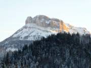 Uitzicht op de imposante Loser bij zonsopkomst